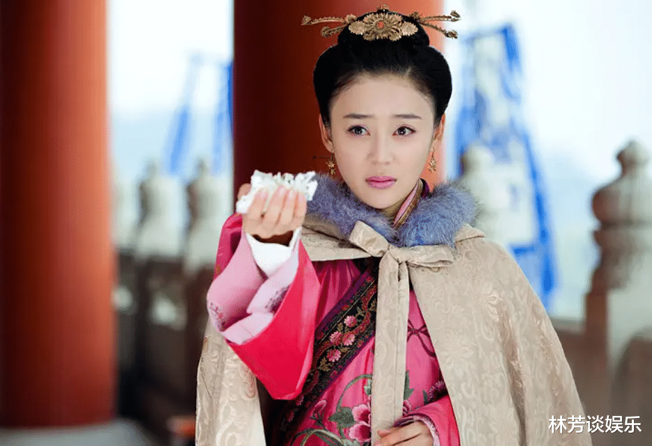 袁姗姗|懒理于正内涵,35岁袁姗姗穿国内首秀高定,美出千金豪气范!