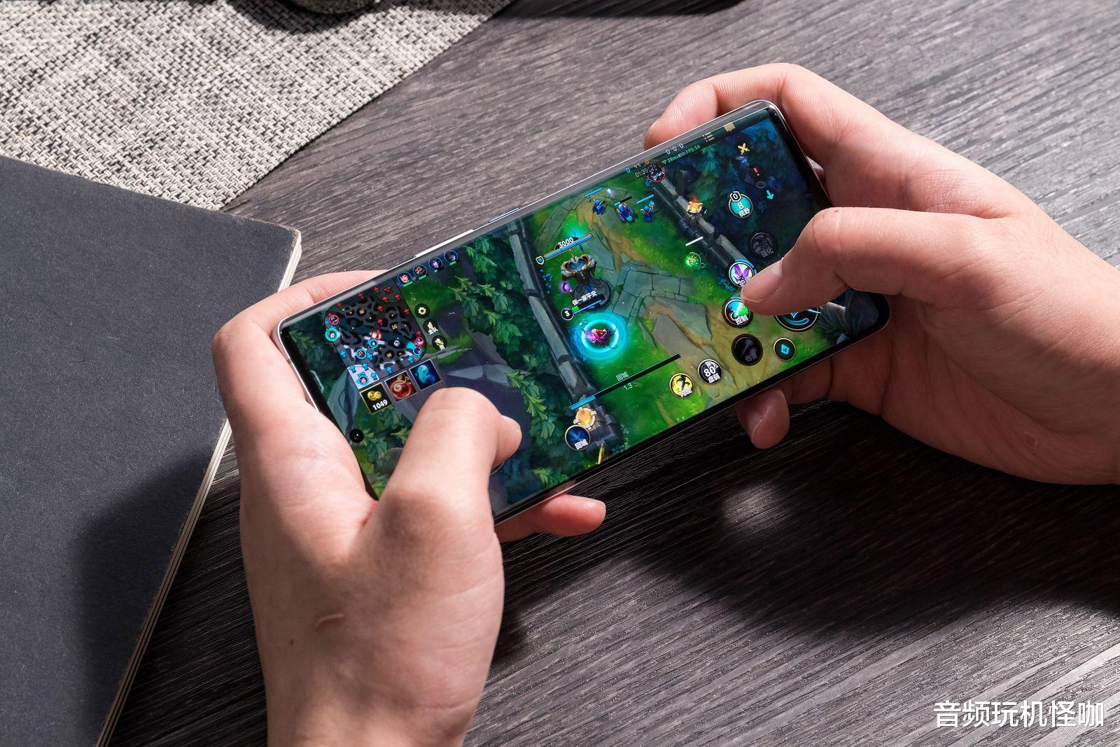 iqoo|“战况”全面升级!iQOO 9系列打响2022高端市场第一炮