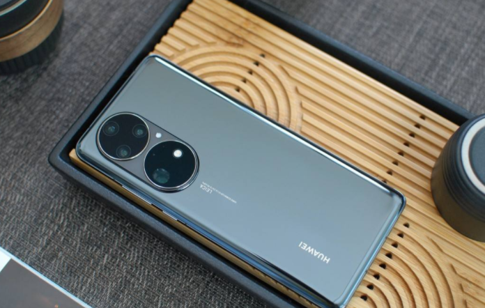 互联网时代|华为走的是合作路线，跟传统厂家现在主打，物联网万物互联的模式