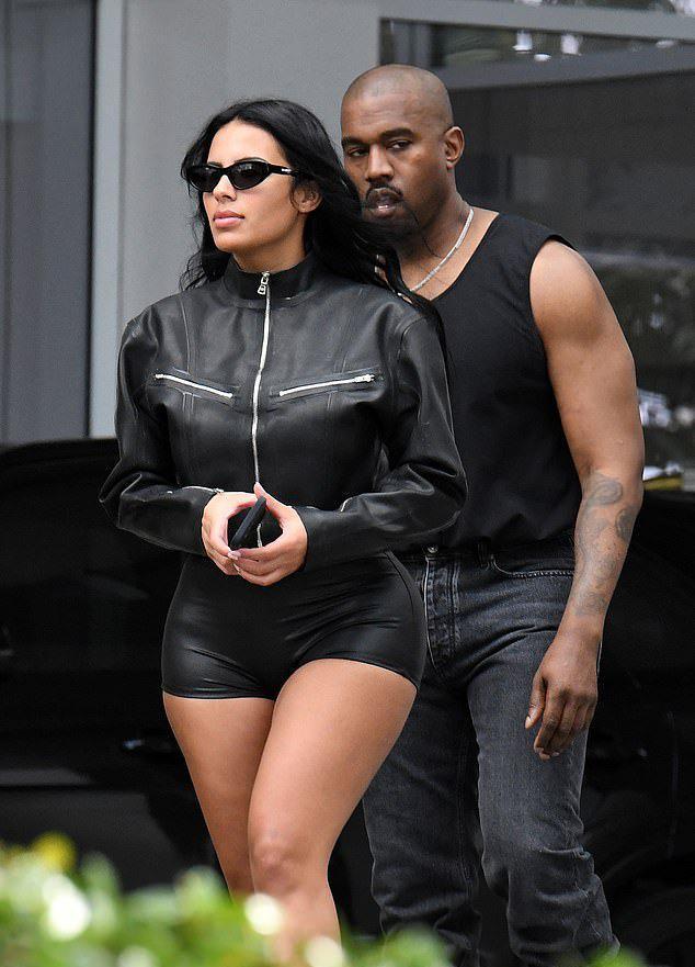 |坎耶与女友分手，转头约神秘女子看电影被拍，女方依旧是年轻模特