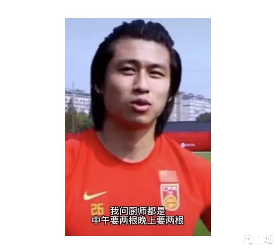 国足|为国足发声，张玉宁反击键盘侠：封闭21天，高温集训，每天吃海参