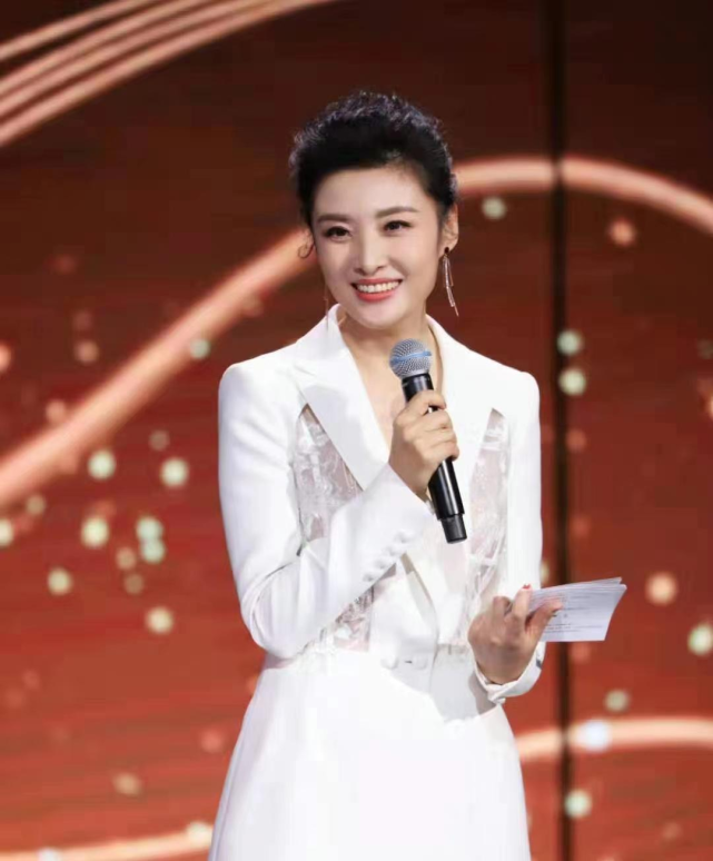 周涛|恭喜！央视前主持周涛事业发展顺利，升任总监不到一年又晋升董事长