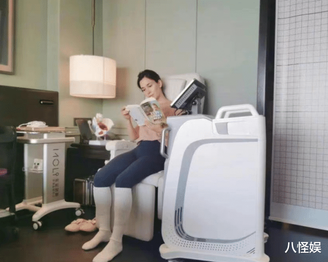 韩庚|卢靖姗产女后复工，和韩庚合体营业，身材恢复如初手戴婚戒好幸福