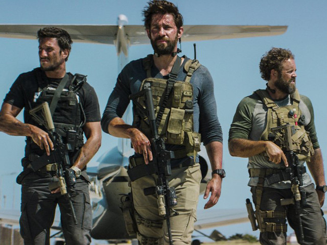 影视解说|《13小时:班加西的秘密士兵》影评:别以为麦可贝只会搞爆破