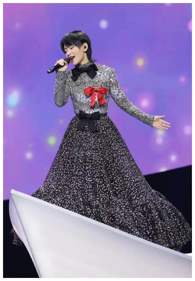 央视|央视晚会收视破2,韩红火力全开,李雪健眼神感人,孙俪温情破防