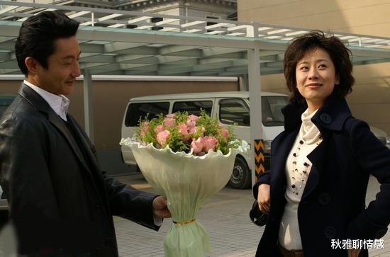 婆婆来了|读《双面胶》和《婆婆来了》,刘小雅和胡丽娟,死得太“不值”了