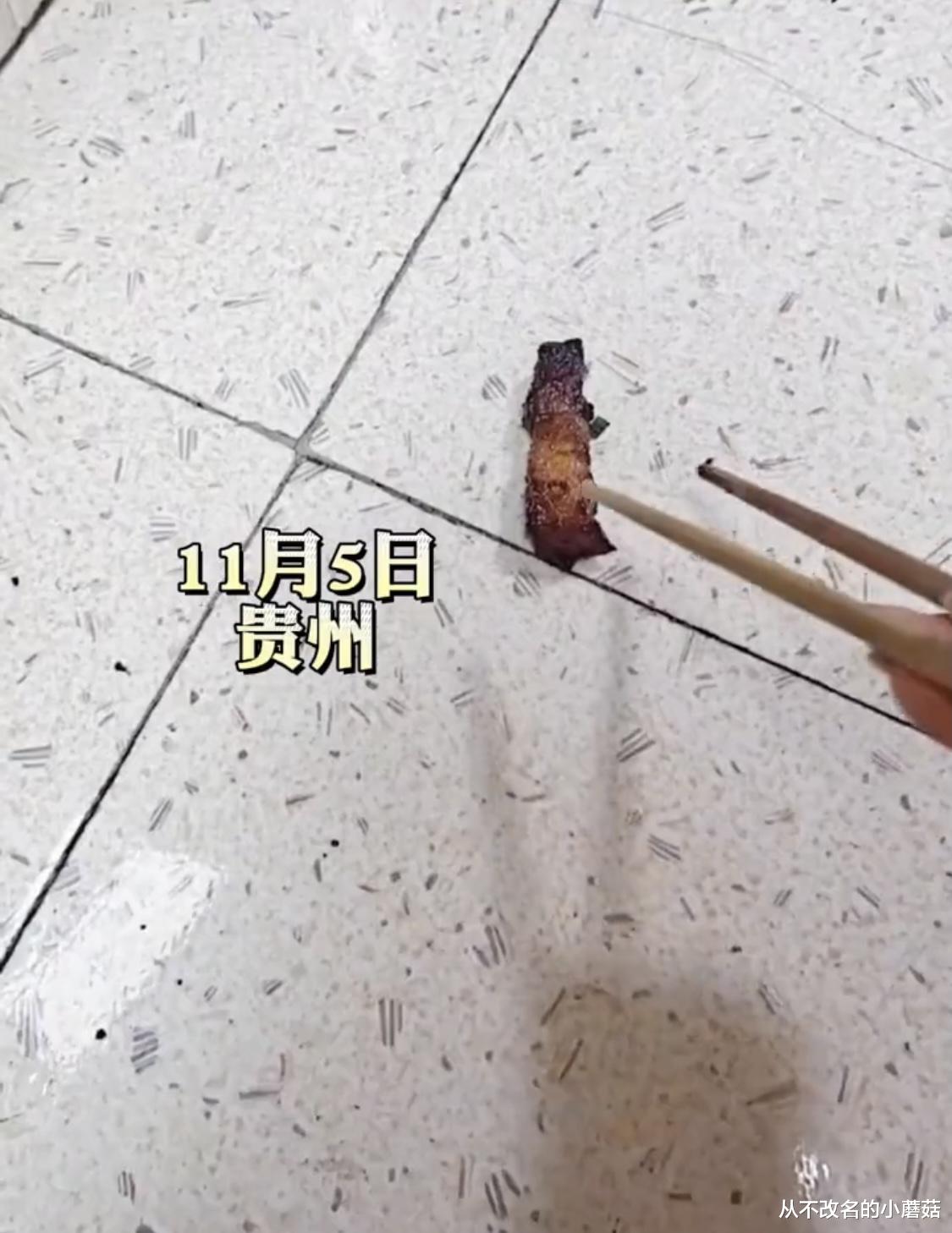 红烧肉掉在地上,女子夹起来准备扔掉,犹豫过后还是喂给丈夫吃