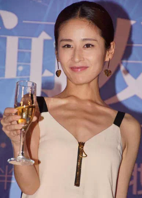 易胖体质 一会胖妞一会“骷髅架”,这些女星极端减肥,瘦得只剩下“丑”