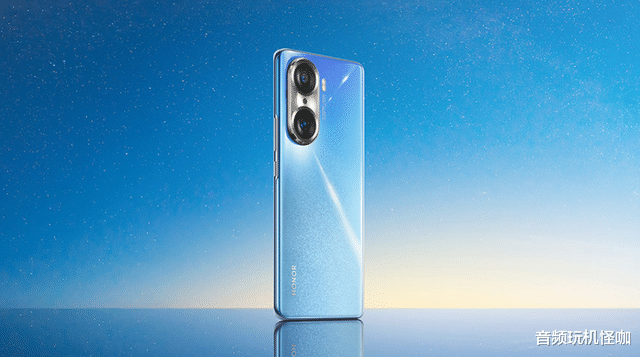 荣耀magic|价格相差2000元，两台毫无瓜葛的旗舰，但是定位却是一样的