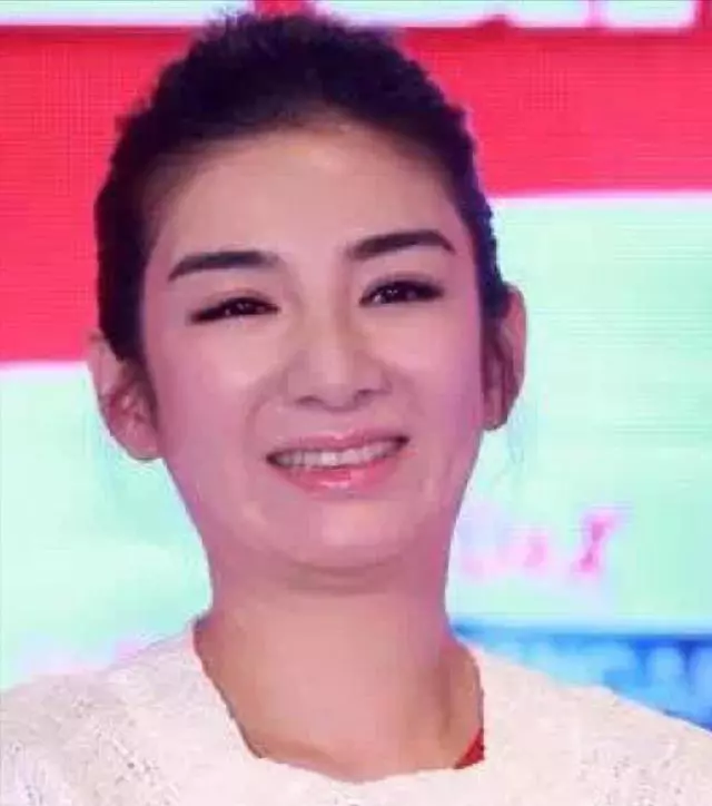 街拍|又不靠颜值取胜，这4位实力派演员，何苦去整容？