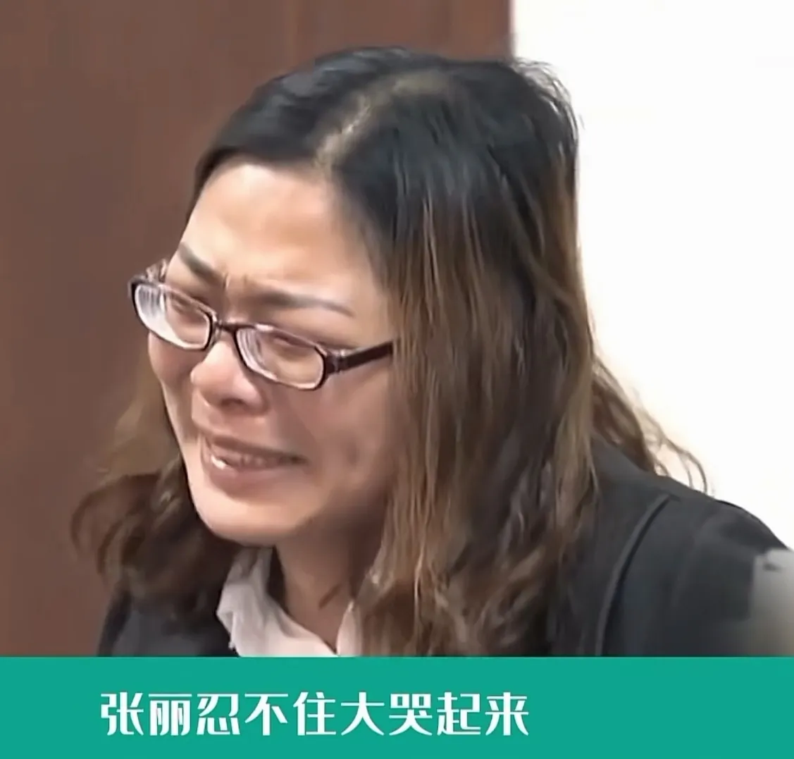 45岁女子,嫌弃丈夫穷,卷走家中所有积蓄,离家出走四年,丈夫每天一条短信挽回