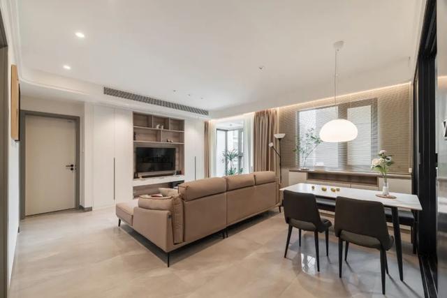 沙发一定要靠墙摆放吗?这7种另类方案,值得一看