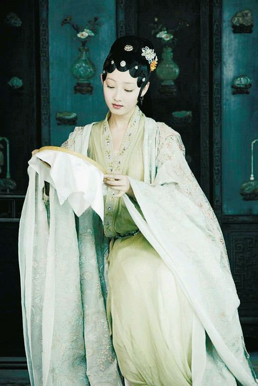 同样是演“林黛玉”,把陈晓旭和蒋梦婕放在一起看,差距就出来了