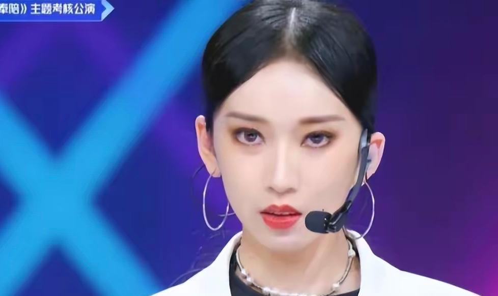 元英|《卿卿日常》女演员们现代装对比，元英惊艳，上官婧帅气