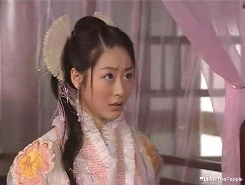 萧蔷|同是满头扇子,贾静雯经典,蔡少芬诡异,萧蔷正面惊艳背后惊吓