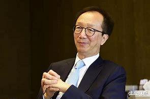 伏明霞|43岁跳水皇后伏明霞，为70岁老公拼四胎，男方财力究竟有多雄厚