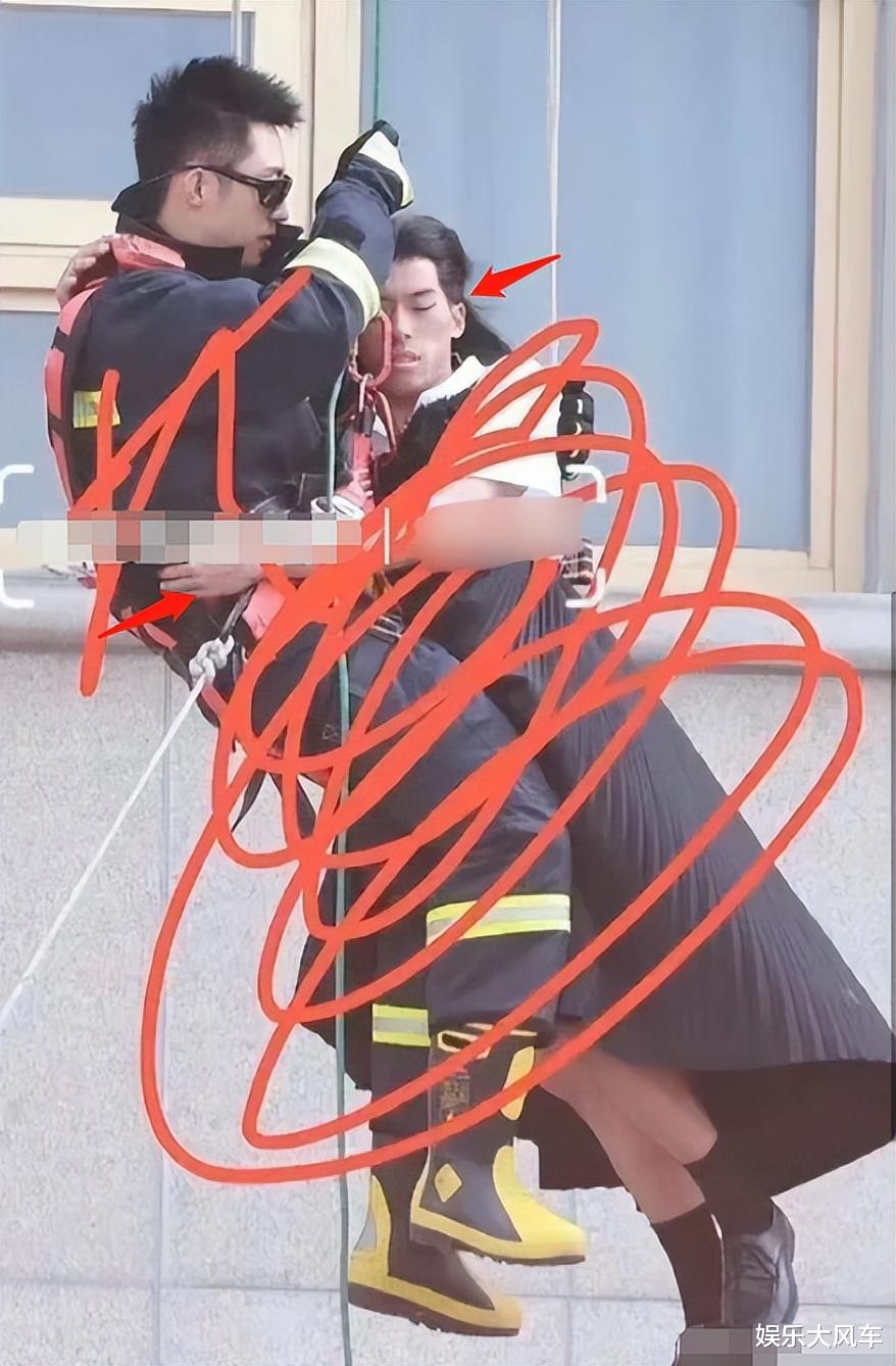 黄景瑜|黄景瑜张婧仪首合作！女方疑耍大牌用替身，男扮女装怀中抱太辣眼