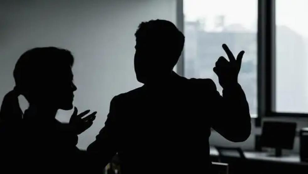2002年,黑龙江一农民被捕,审讯后真实身份令人震惊