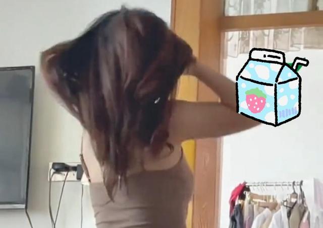 江疏影|美女网红正在直播，儿子误闯入镜，怒扇巴掌后跟粉丝解释：我弟弟