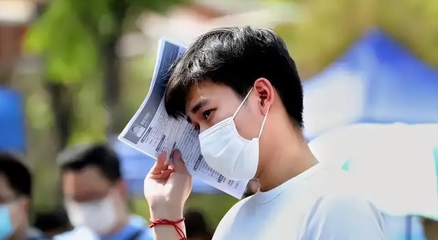 生肖|“混得还不如专科生”,985毕业生月收入4000,入职后还被降薪30%