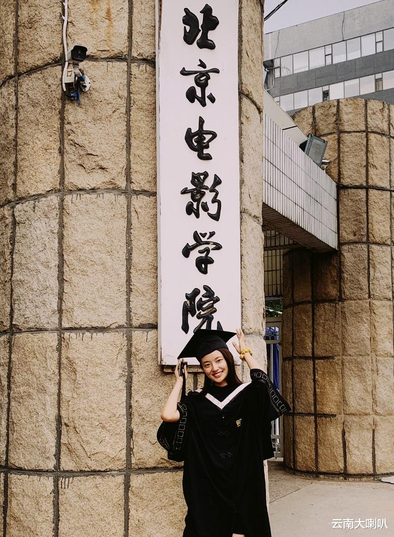 杨洋|杨洋一边度假一边为“龙女郎”新片打call，网友：我酸了！