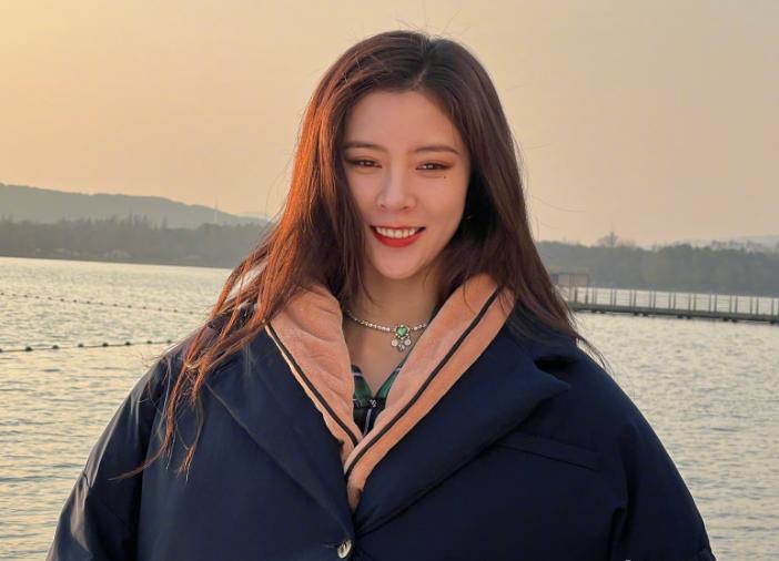 张一山|曝宋妍霏张一山分手原因，恋爱期私会顶流弟弟！女方火速发声辟谣