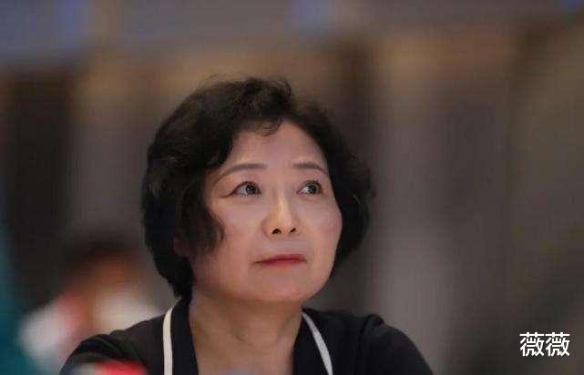 襄州|手握71亿的现金，还住在15亿的山顶别墅，她才是隐形女首富！