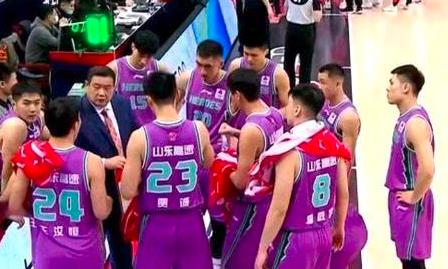 高詩(shī)巖|徐長(zhǎng)鎖一語(yǔ)惹眾怒，高詩(shī)巖用行動(dòng)表達(dá)不滿，男籃國(guó)手也看不下去了