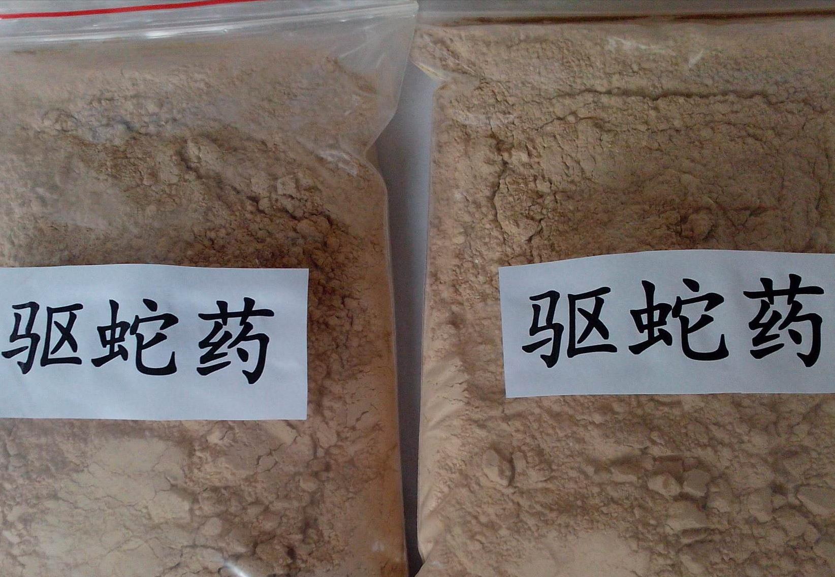 3条大蛇盘踞在四川居民的吊顶，敢吃眼镜蛇的蛇，怎么跑到家里？