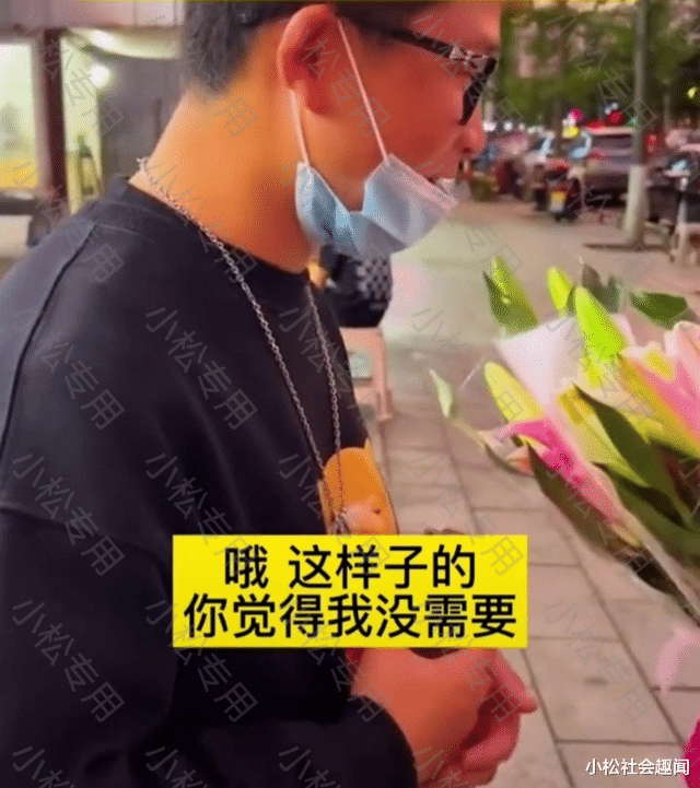 湖南:小女孩街边卖花,两名男子欲全部买下被拒,女孩:我不能卖给你们