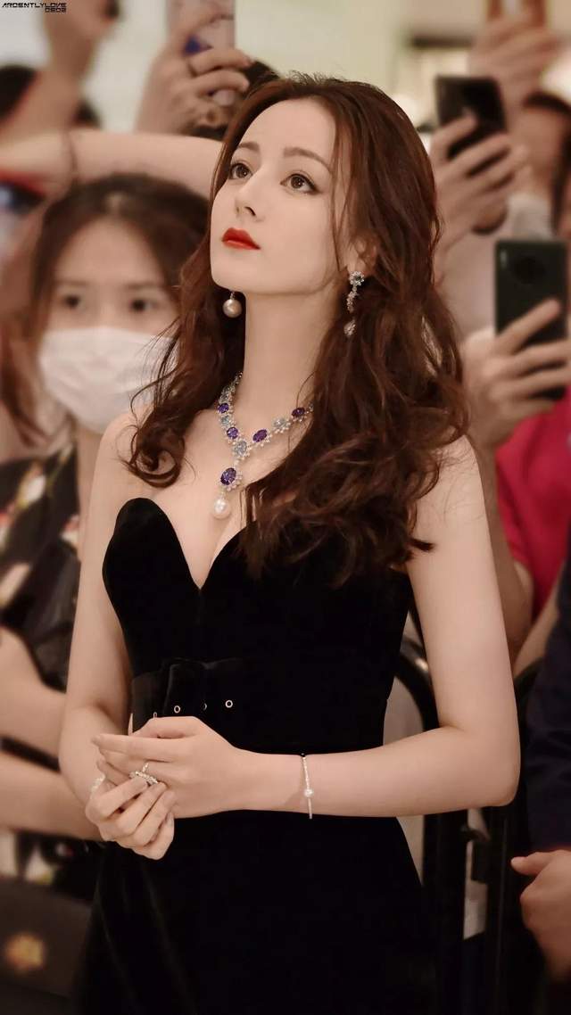 迪丽热巴|颜值与演技齐飞,连续7个热度冠军,4年无休,网友:未来可期