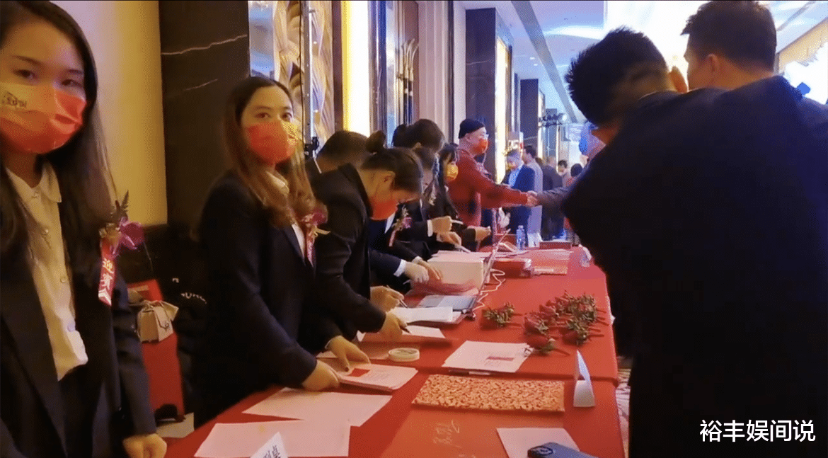 张山|“赵子龙”张山女儿大婚！老舅陈佩斯现身，数十位艺人视频送祝福