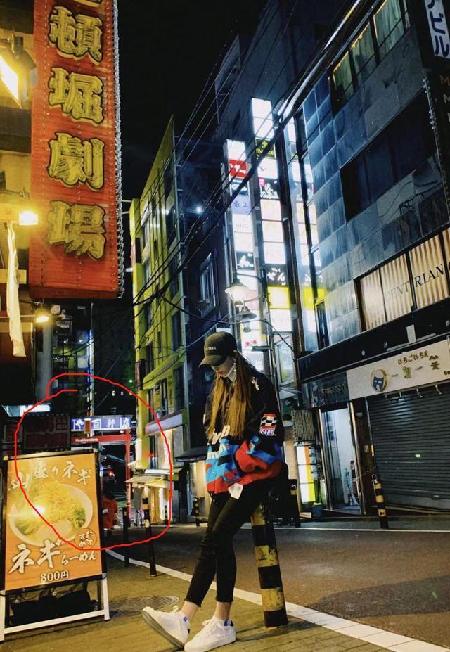 马伯骞|富二代男星深夜带俩异性回住所,左顾右盼很谨慎,与女星绯闻频出