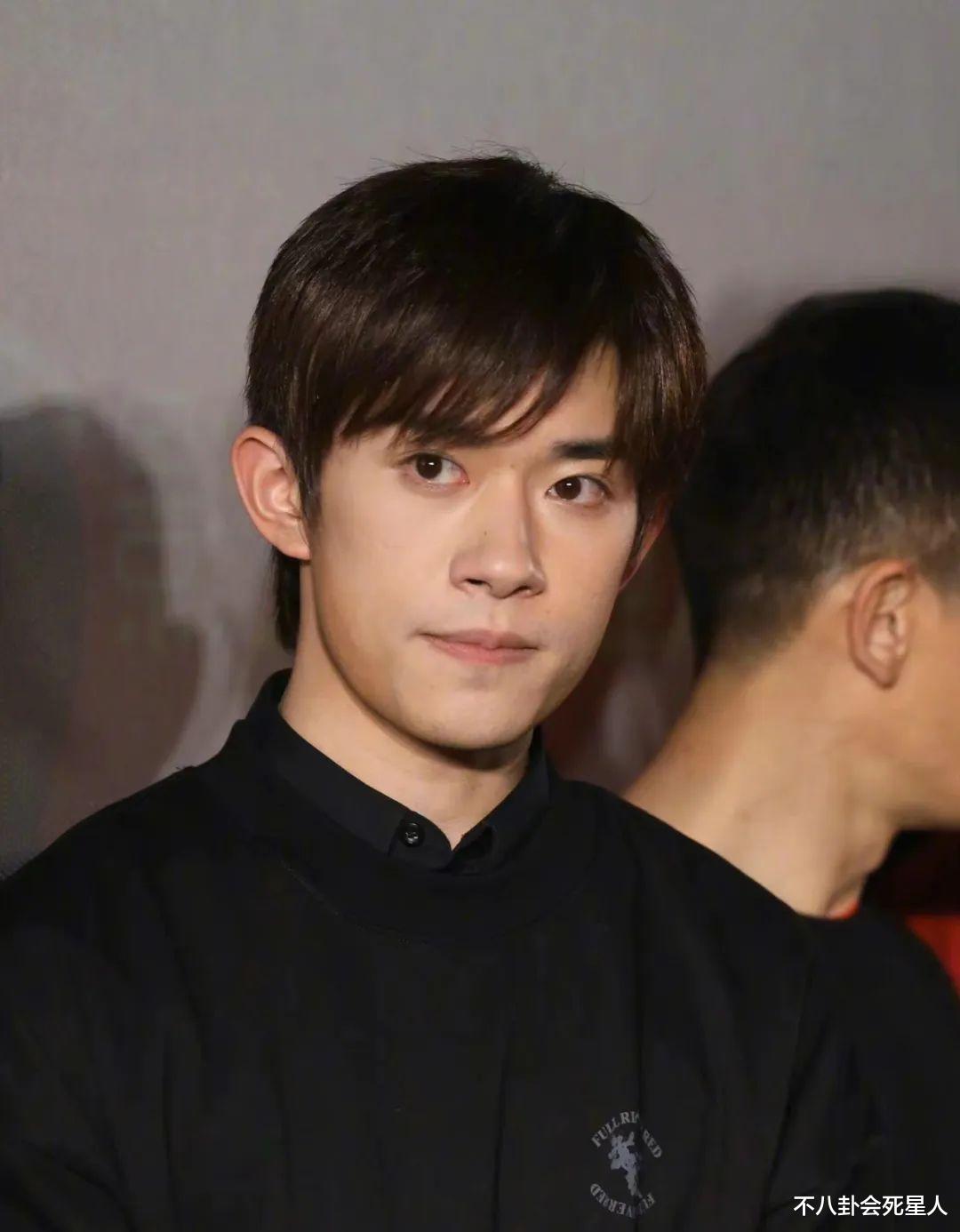 高级脸|“高级脸”别乱营销，从易烊千玺到周冬雨，长相就是很普通