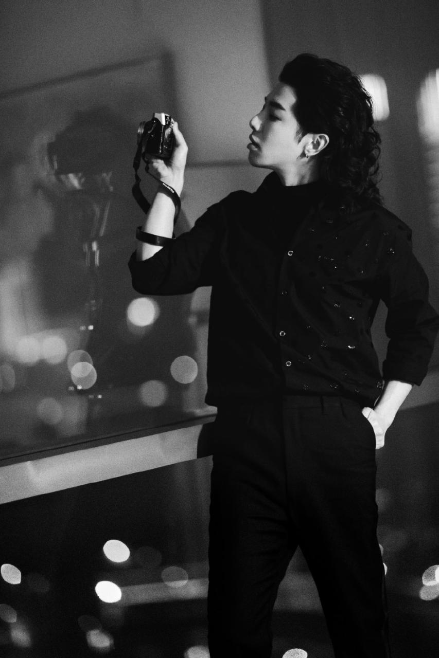 乔欣|华语乐坛领军人华晨宇,掌握光影把控镜头,展现成熟男士的野与魅