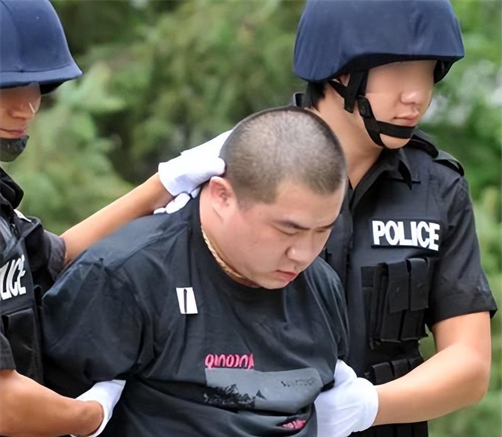 2009年,北京一男子因600万拆迁款,杀6位至亲,判死刑后目露凶光