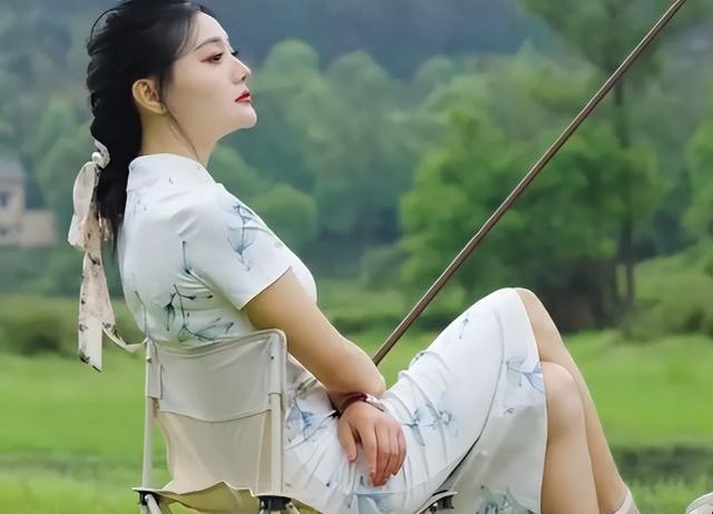 |唐小鱼带老公直播,自曝结婚多年有2个娃,丈夫辞职在家当伙夫