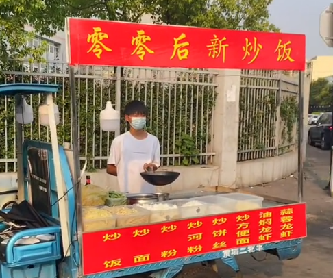 创业|地摊经济+短视频直播，00后复合创业走出新路