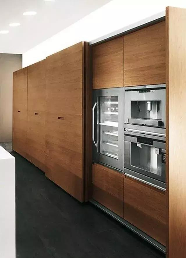 厨房外面加个隐形门，朋友羡慕的想拆房重装！实用性不比大厨房差