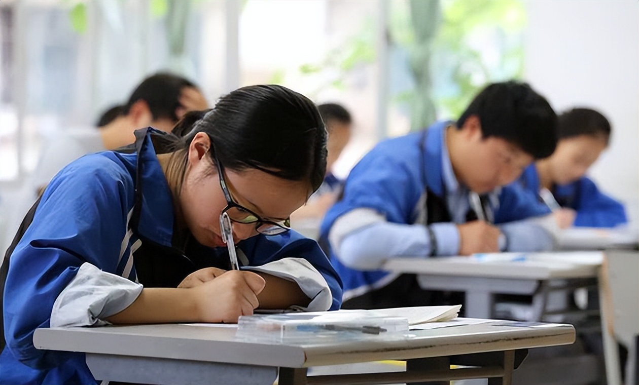 招聘|“社会不需要文科生”，文科生求职被拒，高考学文还有必要吗？