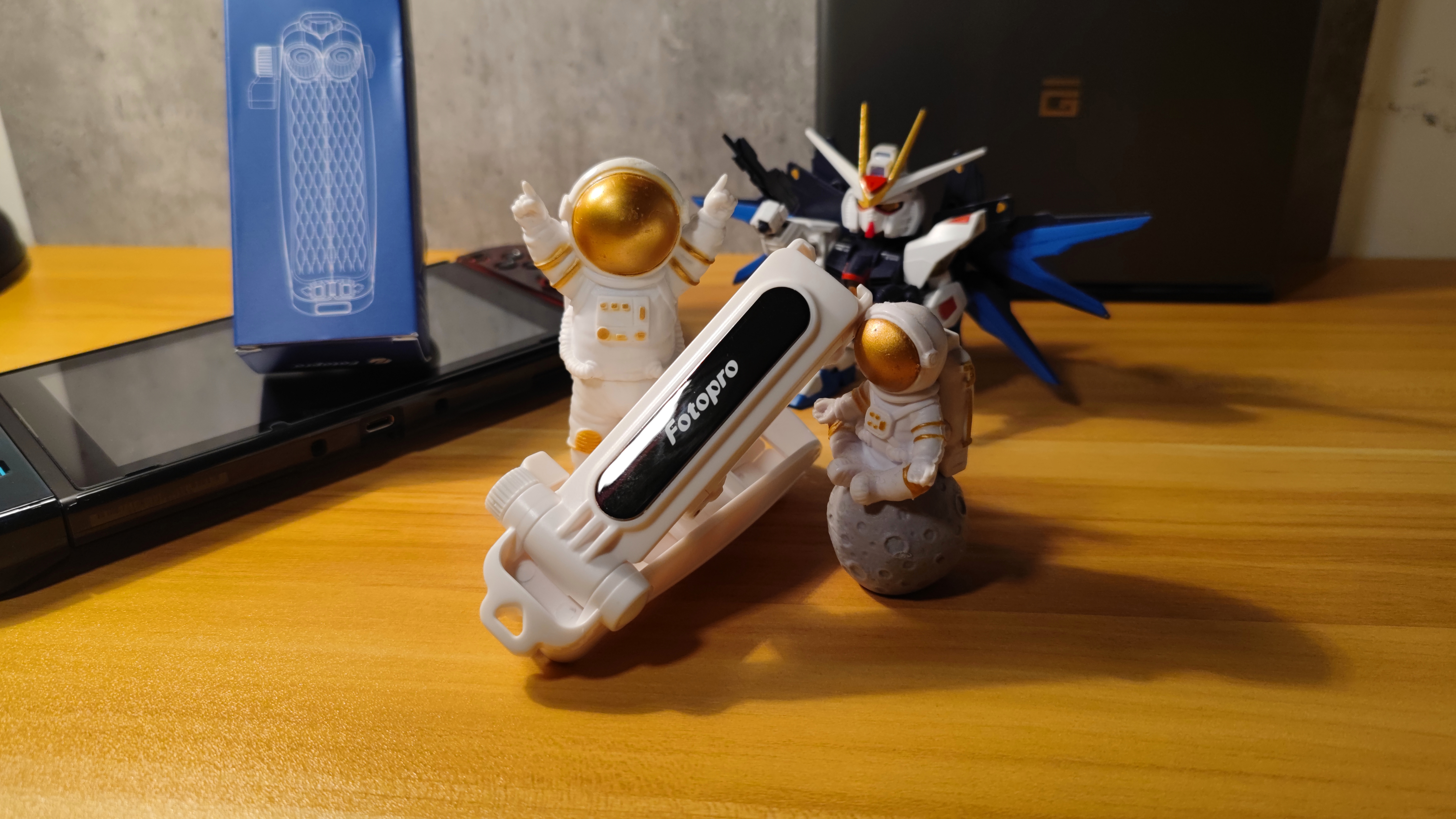 手机支架|竟然会变形？！优秀设计，轻量级拍摄手机支架