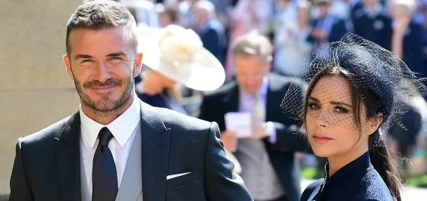 贝克汉姆|贝克汉姆长子晒800万豪车，自称是厨师！妻子身材傲人