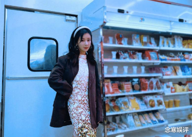 杨紫|杨紫下班后去逛超市,衣服穿得少又不戴口罩,丝毫不害怕中招确诊