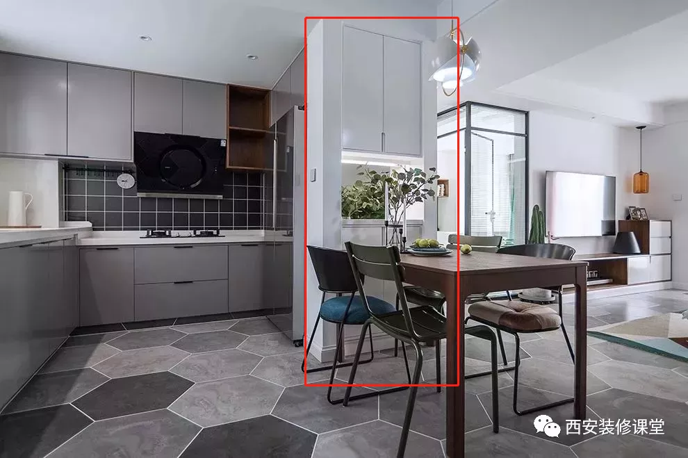 牺牲墙体镶嵌收纳柜，实用而且好看