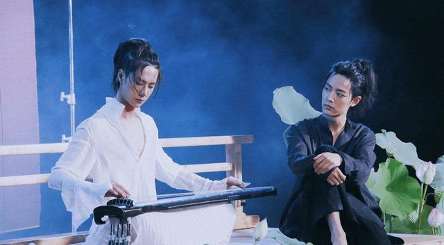 王一博|肖战微博关注王一博四周年，CP粉玩起了团建，唯粉对CP粉激情开喷