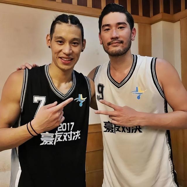 高以翔|高以翔38岁冥诞纪念铜像落成,好友林书豪连续3年发文悼念