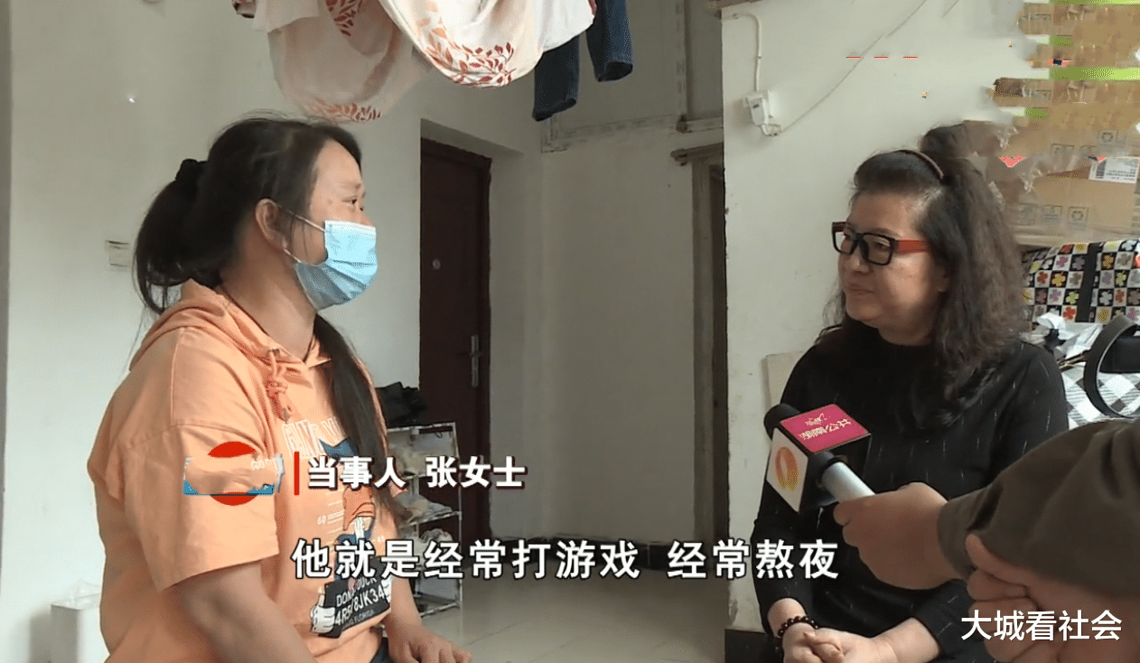 怪母亲没本事没出息,湖南一男子躺平不工作,天天就待在网吧里