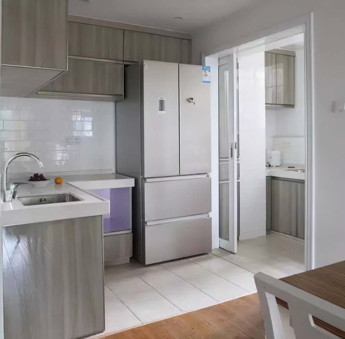 刚入住不久的新房，简单装修还是有点空，留着日后慢慢填满吧