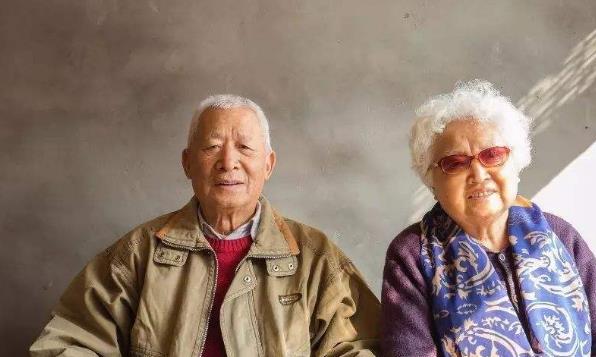 老人生病住院,出国女儿给3万,出院后却得知女儿早已不在