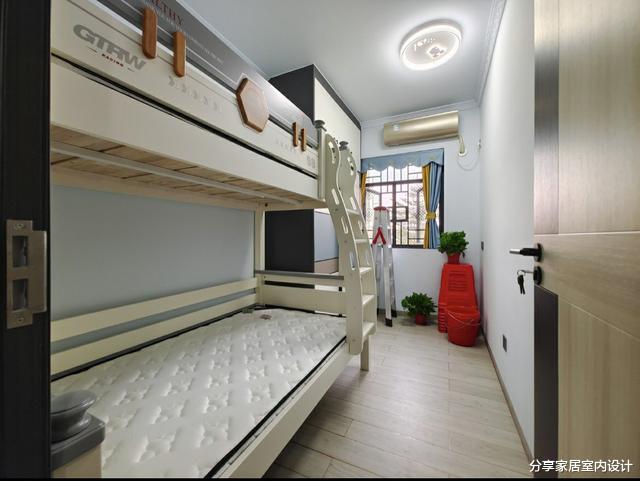 135平现代简约风格，全屋稳重大气，一家六口生活在一起很幸福！